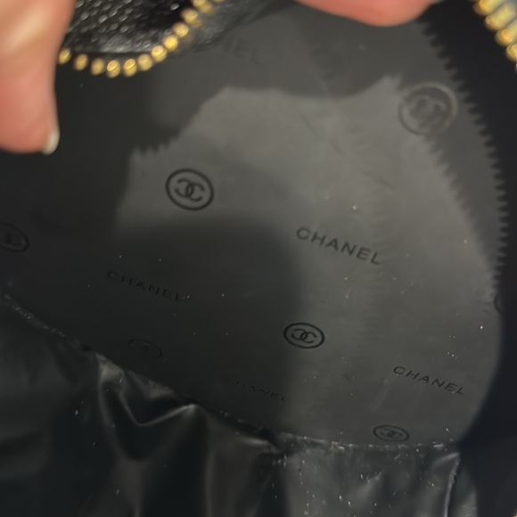 Chanel Filigree Round Clutch with Chain Quilted Caviar Mini - Picture 8 of 16